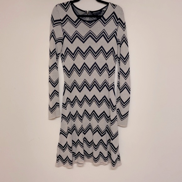BCBG Dress long sleeve - Picture 1 of 3
